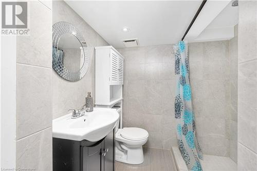 80 Huxley Avenue S, Hamilton, ON - Indoor Photo Showing Bathroom