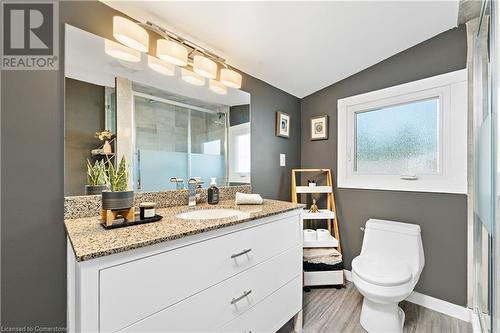 80 Huxley Avenue S, Hamilton, ON - Indoor Photo Showing Bathroom