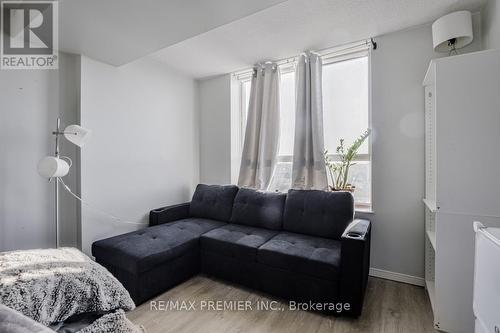 1114 - 330 Mccowan Road, Toronto (Eglinton East), ON - Indoor Photo Showing Living Room