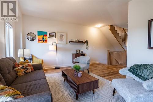 16 Raspberry Lane, Mount Hope, ON - Indoor Photo Showing Living Room