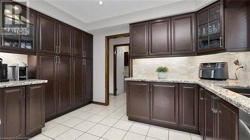 21 Haskins Court, Hamilton, ON - Indoor Photo Showing Kitchen With Upgraded Kitchen