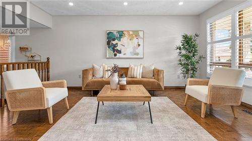 21 Haskins Court, Hamilton, ON - Indoor Photo Showing Living Room