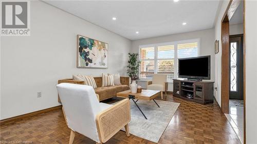 21 Haskins Court, Hamilton, ON - Indoor Photo Showing Living Room