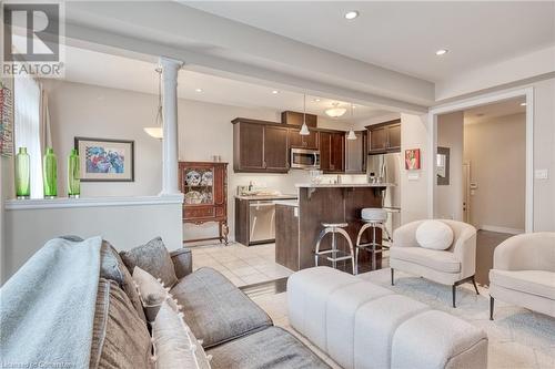 106 Summerberry Way, Hamilton, ON - Indoor Photo Showing Living Room