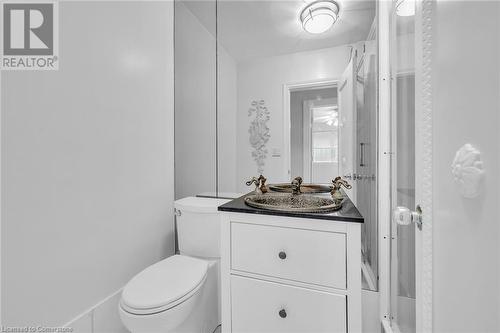 16 Freeland Court, Hamilton, ON - Indoor Photo Showing Bathroom