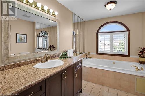 82 Derek Drive, Hamilton, ON - Indoor Photo Showing Bathroom