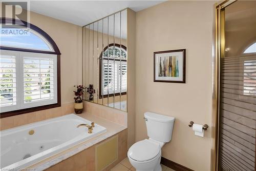 82 Derek Drive, Hamilton, ON - Indoor Photo Showing Bathroom