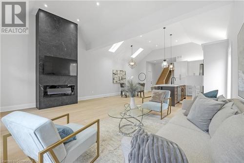 29 Magill Street, Hamilton, ON - Indoor Photo Showing Living Room