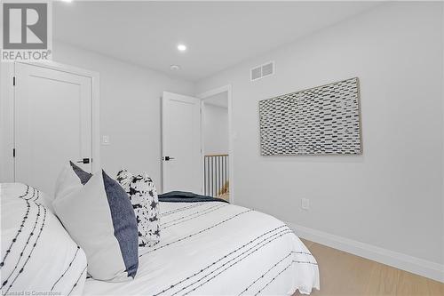 29 Magill Street, Hamilton, ON - Indoor Photo Showing Bedroom