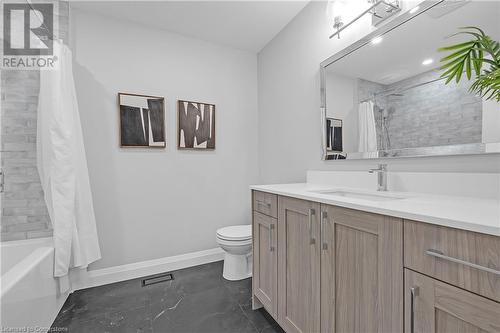 29 Magill Street, Hamilton, ON - Indoor Photo Showing Bathroom