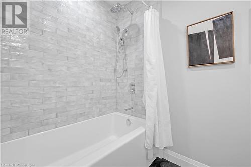 29 Magill Street, Hamilton, ON - Indoor Photo Showing Bathroom