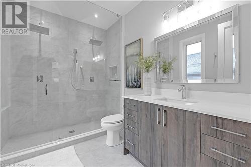 29 Magill Street, Hamilton, ON - Indoor Photo Showing Bathroom