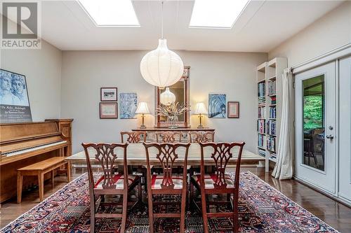 1 Hillcrest Court, Hamilton, ON - Indoor Photo Showing Dining Room