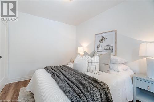 344 East 12Th Street, Hamilton, ON - Indoor Photo Showing Bedroom