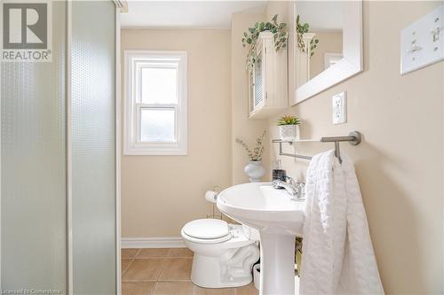 344 East 12Th Street, Hamilton, ON - Indoor Photo Showing Bathroom