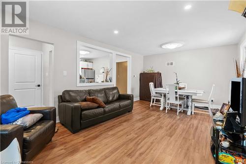 17 Prestwick Avenue, St. Catharines, ON - Indoor Photo Showing Living Room