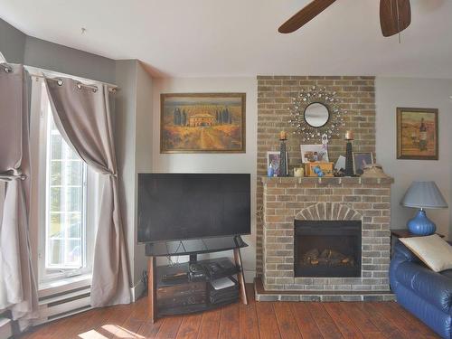 Living room - 174 Rue Du Châtelet, Saint-Colomban, QC - Indoor Photo Showing Living Room With Fireplace