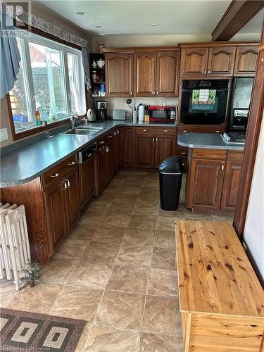 12289 Lakeshore Road, Wainfleet, ON - Indoor Photo Showing Kitchen With Double Sink