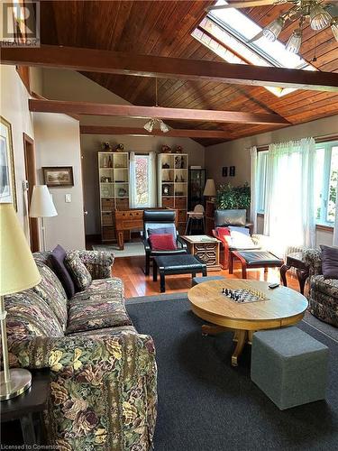 12289 Lakeshore Road, Wainfleet, ON - Indoor Photo Showing Living Room