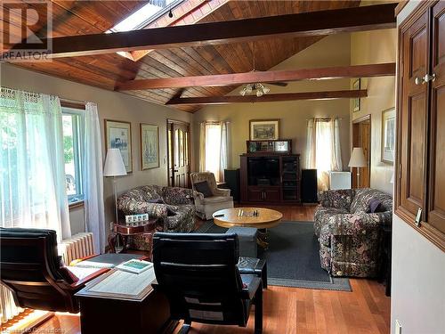 12289 Lakeshore Road, Wainfleet, ON - Indoor Photo Showing Living Room