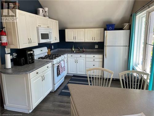 12289 Lakeshore Road, Wainfleet, ON - Indoor Photo Showing Kitchen