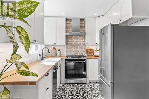 132 Weir Street N, Hamilton, ON - Indoor Photo Showing Kitchen With Upgraded Kitchen