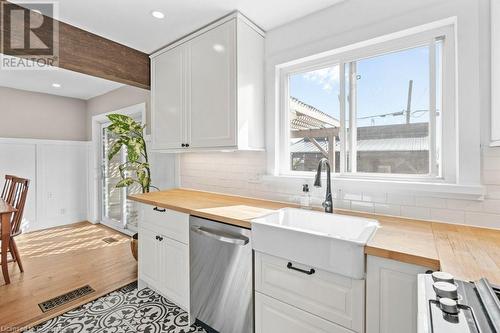 132 Weir Street N, Hamilton, ON - Indoor Photo Showing Kitchen