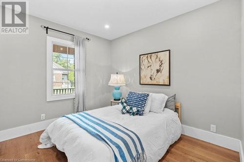 132 Weir Street N, Hamilton, ON - Indoor Photo Showing Bedroom