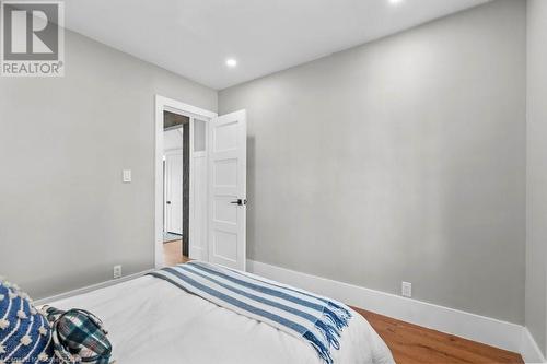 132 Weir Street N, Hamilton, ON - Indoor Photo Showing Bedroom