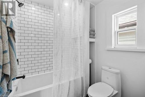 132 Weir Street N, Hamilton, ON - Indoor Photo Showing Bathroom