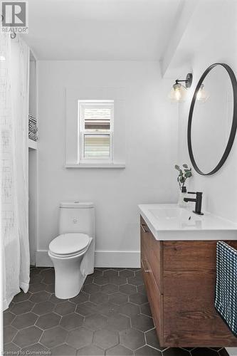 132 Weir Street N, Hamilton, ON - Indoor Photo Showing Bathroom