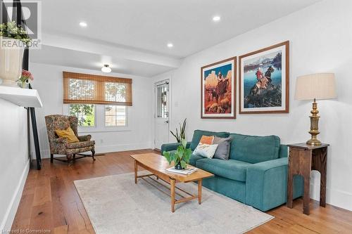 132 Weir Street N, Hamilton, ON - Indoor Photo Showing Living Room