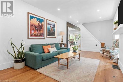 132 Weir Street N, Hamilton, ON - Indoor Photo Showing Living Room