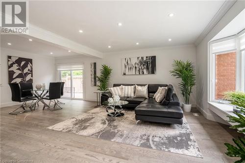 656 King Road, Burlington, ON - Indoor Photo Showing Living Room