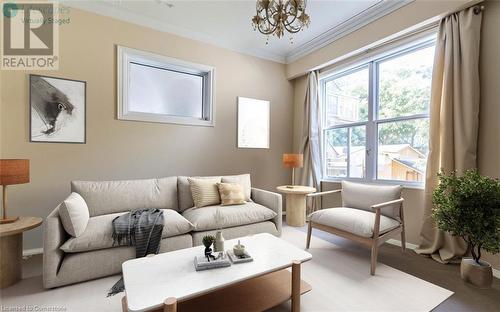 24 Carrick Avenue, Hamilton, ON - Indoor Photo Showing Living Room