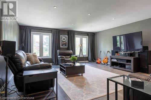 203 Bluebell Crescent, Ancaster, ON - Indoor Photo Showing Living Room