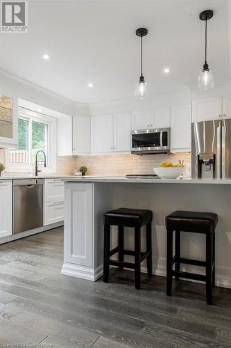 203 Bluebell Crescent, Ancaster, ON - Indoor Photo Showing Kitchen With Upgraded Kitchen