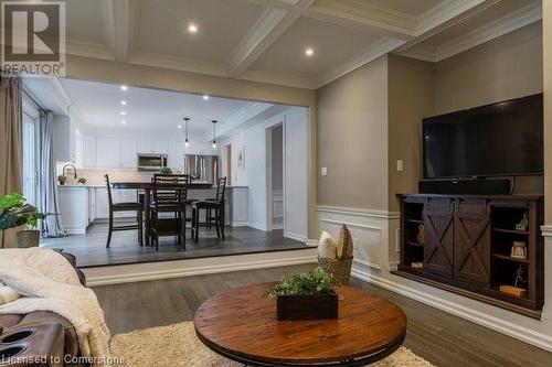 203 Bluebell Crescent, Ancaster, ON - Indoor Photo Showing Living Room