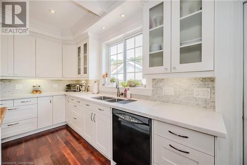 18 Mckay Road, Hamilton, ON - Indoor Photo Showing Kitchen With Double Sink With Upgraded Kitchen