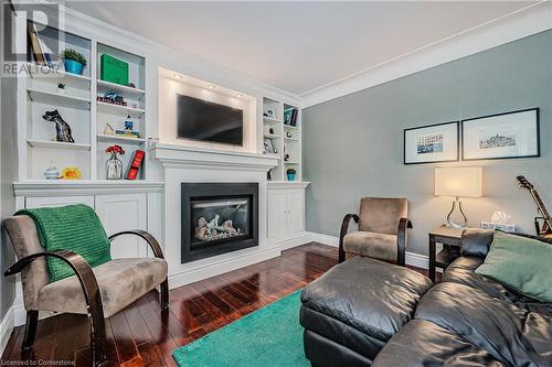 18 Mckay Road, Hamilton, ON - Indoor Photo Showing Living Room With Fireplace