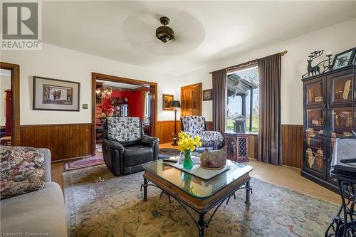 420 Ridge Road, Hamilton, ON - Indoor Photo Showing Living Room