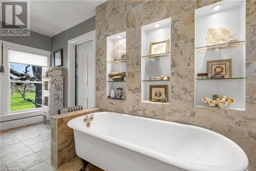 420 Ridge Road, Hamilton, ON - Indoor Photo Showing Bathroom