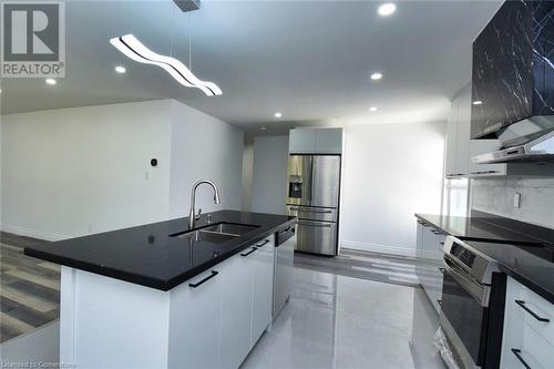 264 St Andrews Drive, Hamilton, ON - Indoor Photo Showing Kitchen With Double Sink With Upgraded Kitchen