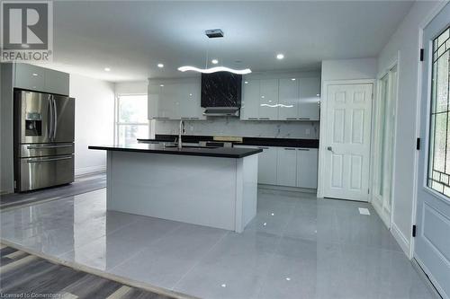 264 St Andrews Drive, Hamilton, ON - Indoor Photo Showing Kitchen With Double Sink With Upgraded Kitchen