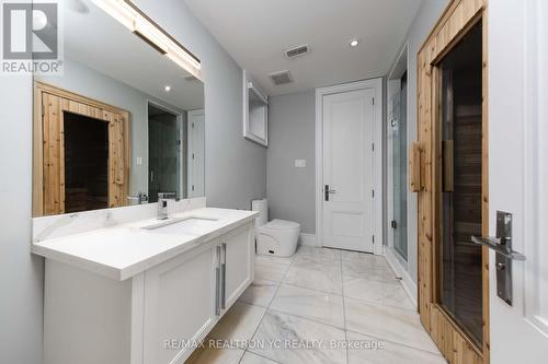 90 Upper Canada Drive, Toronto, ON - Indoor Photo Showing Bathroom