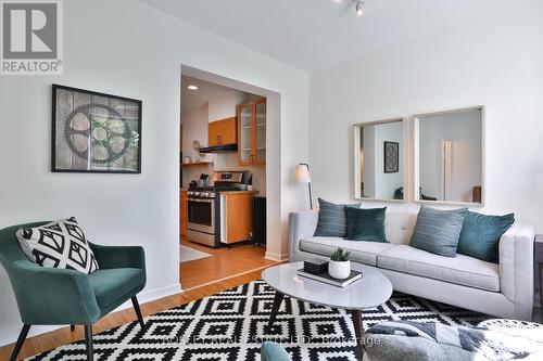 40 Borden Street, Toronto, ON - Indoor Photo Showing Living Room