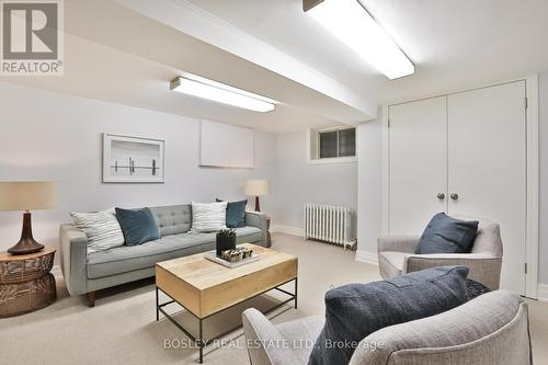 40 Borden Street, Toronto (University), ON - Indoor Photo Showing Living Room