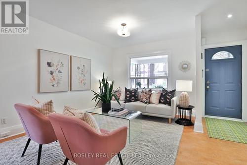 40 Borden Street, Toronto, ON - Indoor Photo Showing Living Room