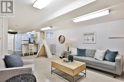 40 Borden Street, Toronto, ON - Indoor Photo Showing Living Room