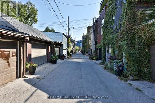 40 Borden Street, Toronto (University), ON - Outdoor